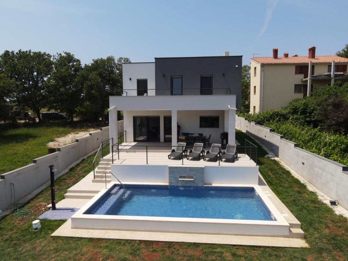 Villa Tara, 4 Bedroom Villa With Heated Pool Medulin Exterior photo