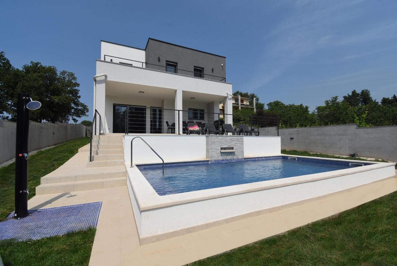 Villa Tara, 4 Bedroom Villa With Heated Pool Medulin Exterior photo