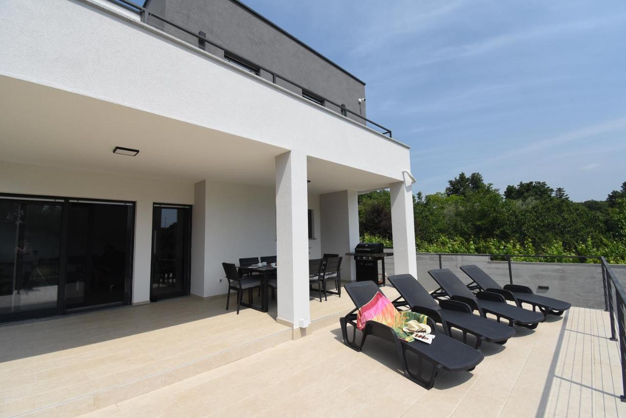 Villa Tara, 4 Bedroom Villa With Heated Pool Medulin Exterior photo