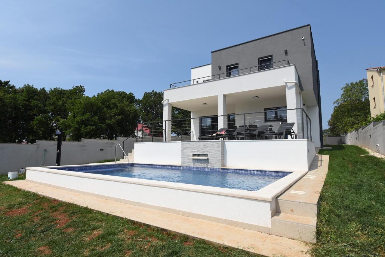 Villa Tara, 4 Bedroom Villa With Heated Pool Medulin Exterior photo